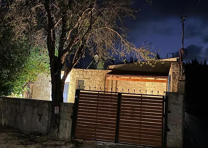 'i Elea' With Courtyard Letimbou