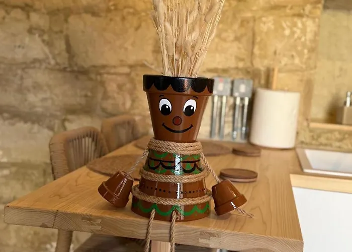 'i Elea' With Courtyard