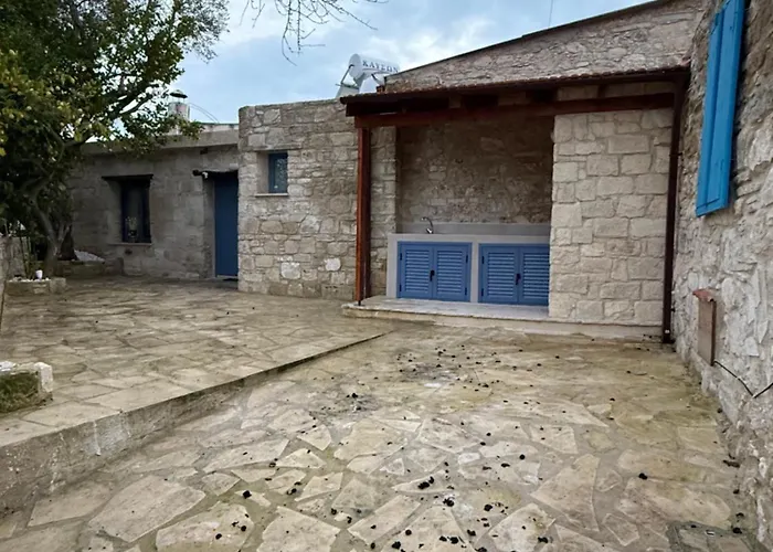 'i Elea' With Courtyard Case de vacanță