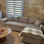 Nyaraló New 'i Elea' With Courtyard Letimbou