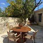 Nyaraló New 'i Elea' With Courtyard *