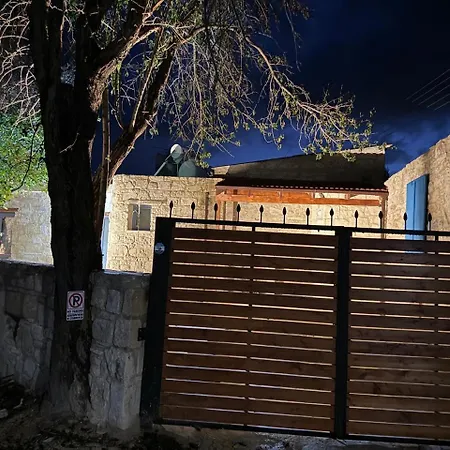 'i Elea' With Courtyard Prázdninový dům *