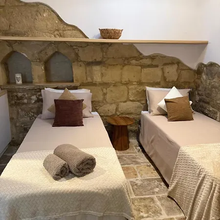 New 'i Elea' With Courtyard