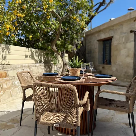 New 'i Elea' With Courtyard