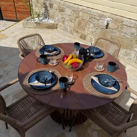 New 'i Elea' With Courtyard