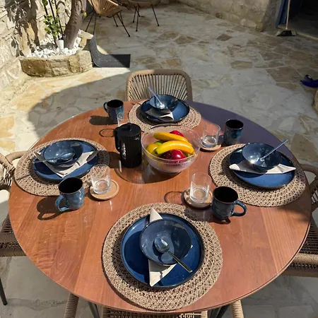 New 'i Elea' With Courtyard