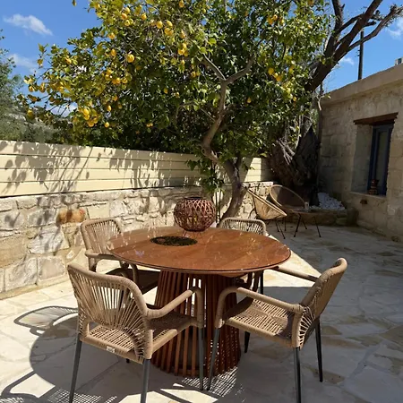 New 'i Elea' With Courtyard