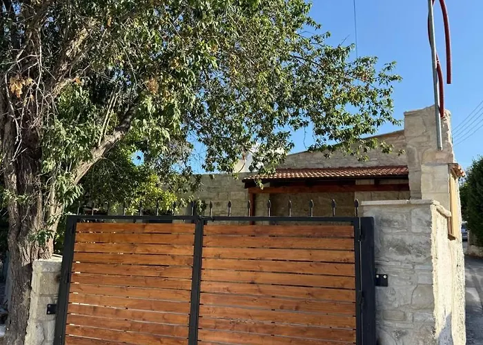 Holiday home 'i Elea' With Courtyard Letimbou