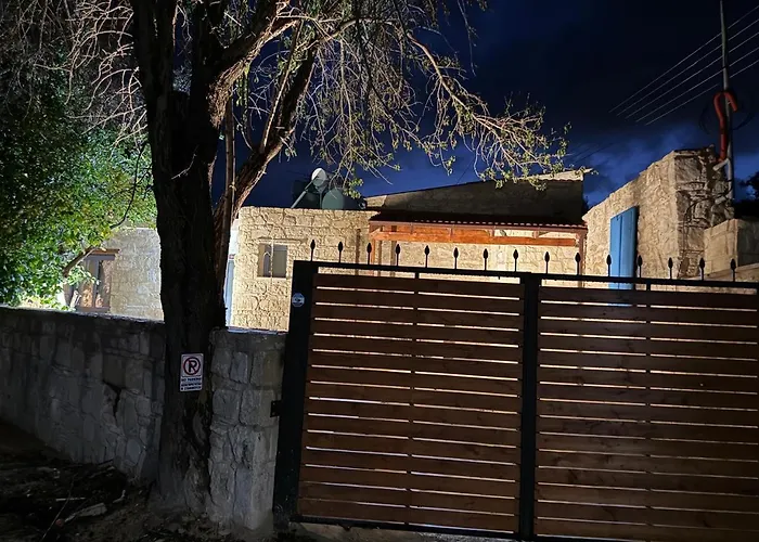 'i Elea' With Courtyard Holiday home *