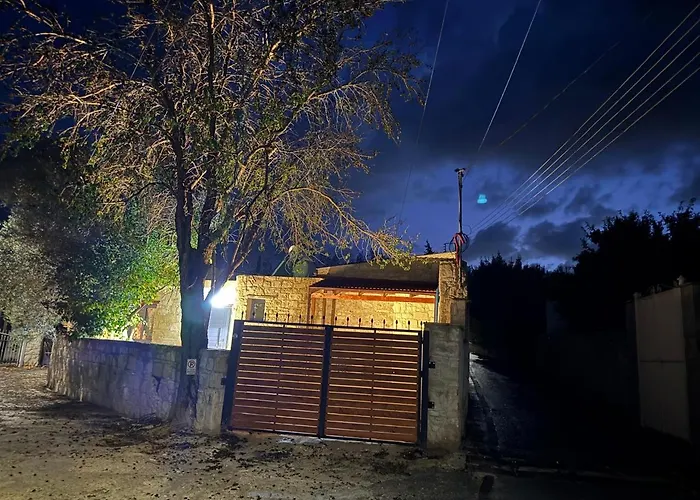 'i Elea' With Courtyard بيت للعطل *