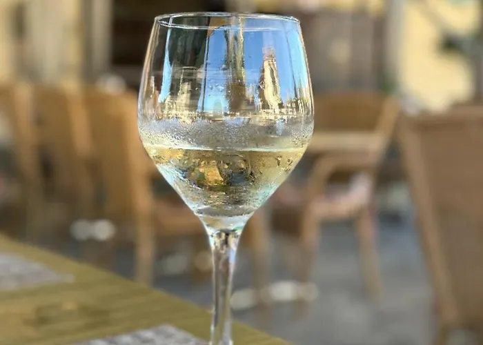 'i Elea' With Courtyard Prázdninový dům *