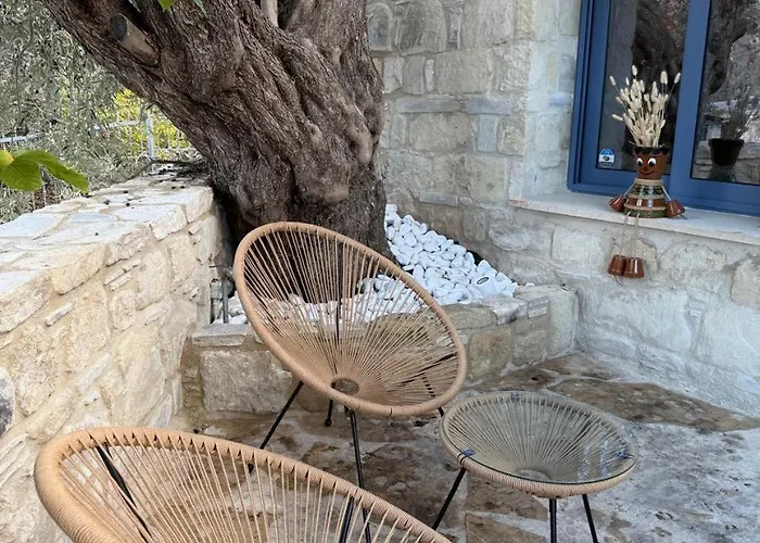 'i Elea' With Courtyard Holiday home *