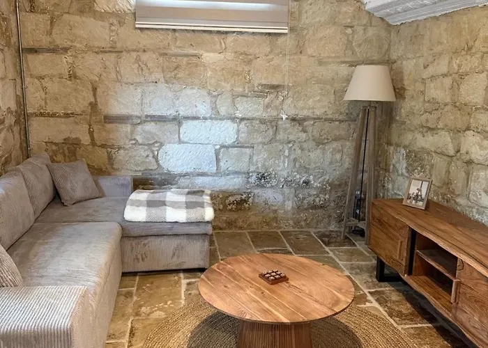 'i Elea' With Courtyard بيت للعطل *